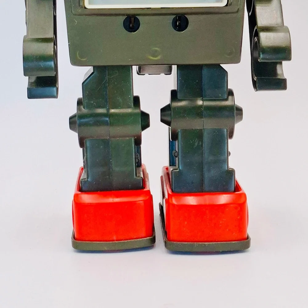 Vintage Follow the Leader TV Robot No 1049 Hong Kong 11